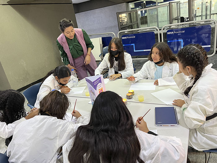 BBVA Provincial realizó la actividad Inspirando a través de la ciencia